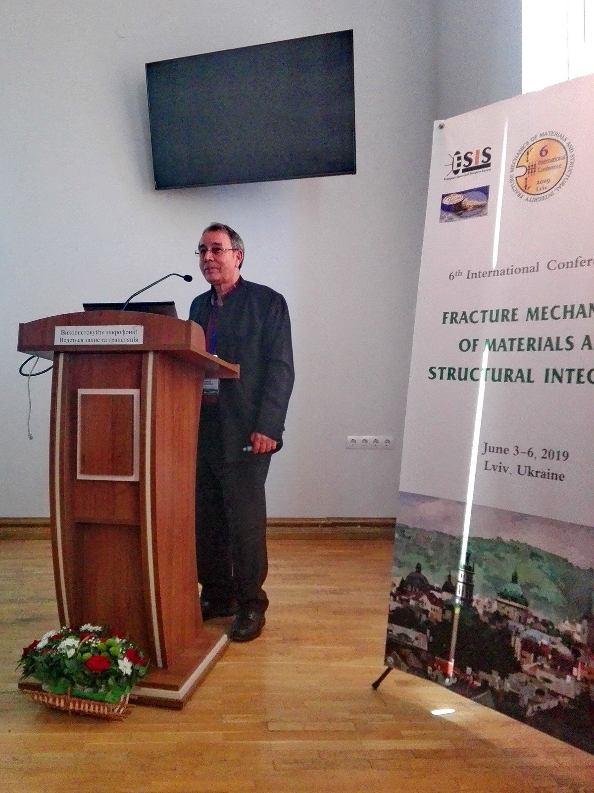 Here comes a description